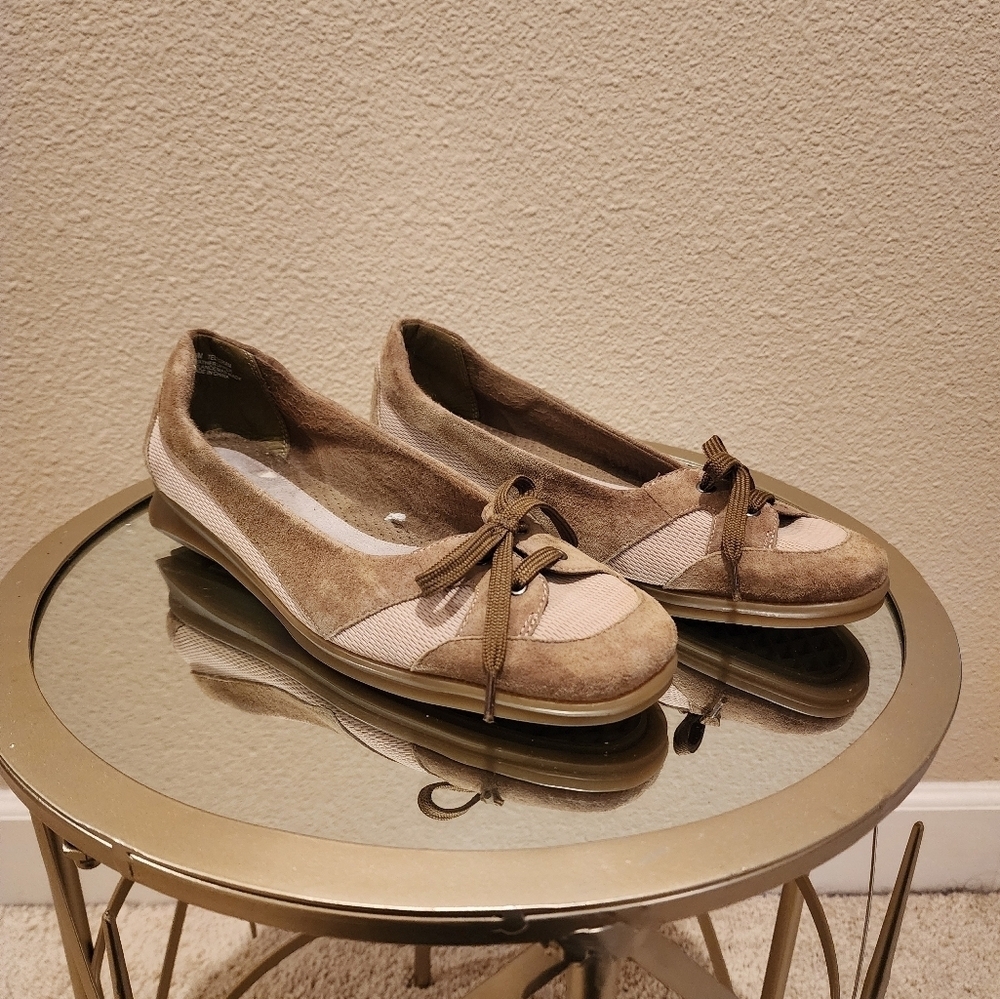 Aerosoles Light Green 💚 Telegram Suede Leather Flats Size 9 - Picture 2 of 6